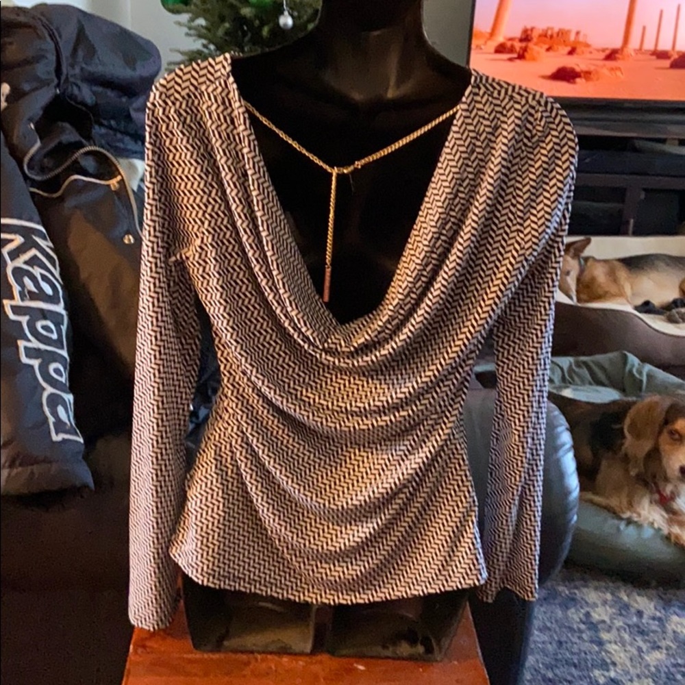 Nice blouse - Picture 2 of 3